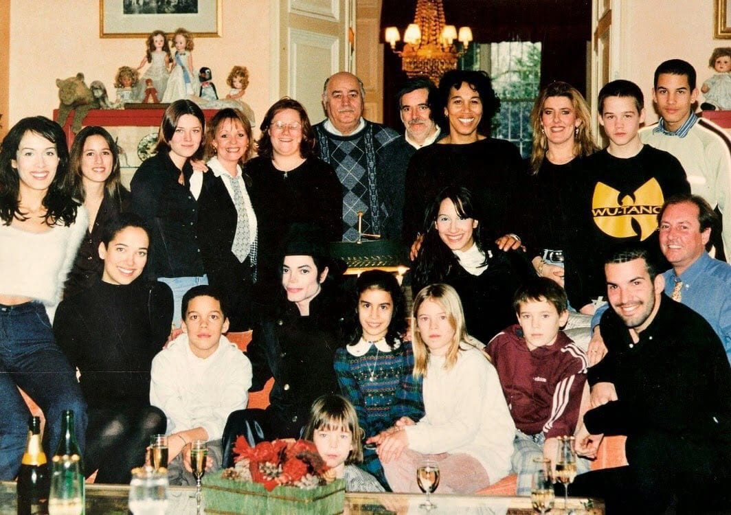 Michael Jackson mit der Familie Chaplin im Manoir de Ban, im Januar 1997.