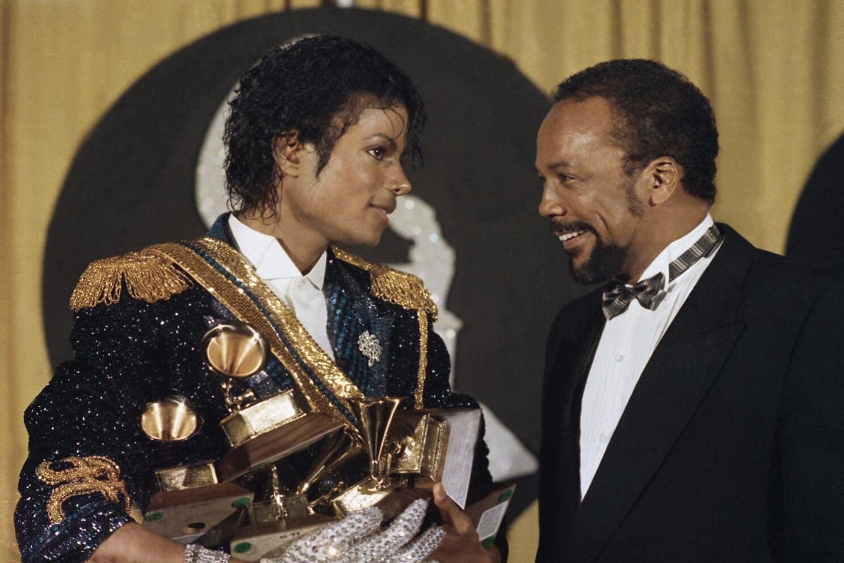 Michael Jackson und Quincy Jones bei den Grammy Awards 1984 im Shrine Auditorium in Los Angeles.