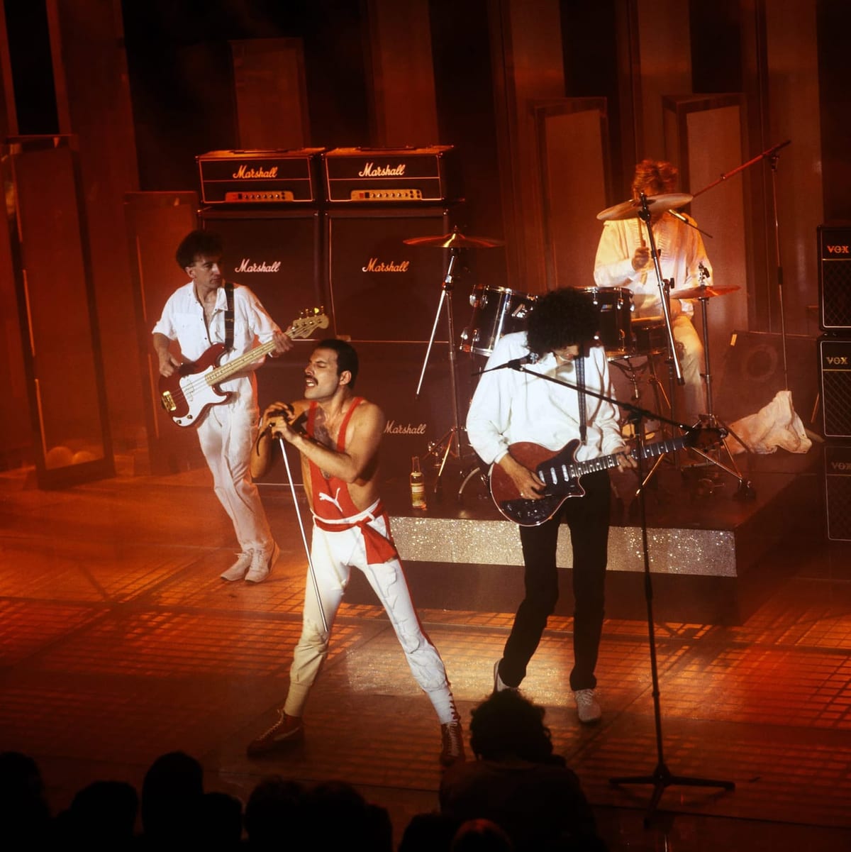 Queen auf der Bühne der Rose d’Or, am 12. Mai 1984, mit vier Titeln aus „The Works“.