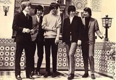 Les Rolling Stones en avril 1964, à l’emplacement de l’actuel Palais Oriental.