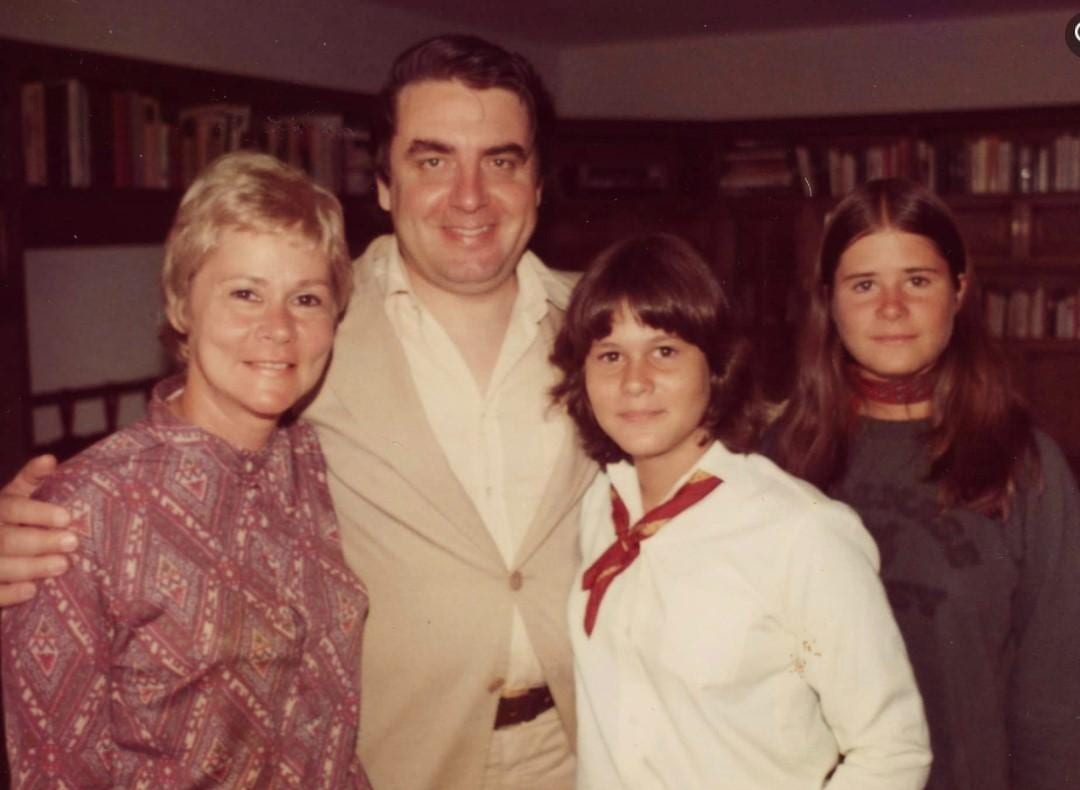 Anita Kerr und Alex Grob, Mitbegründer des Mountain Studio 1975, mit ihren Töchtern Kelley und Suzanne.