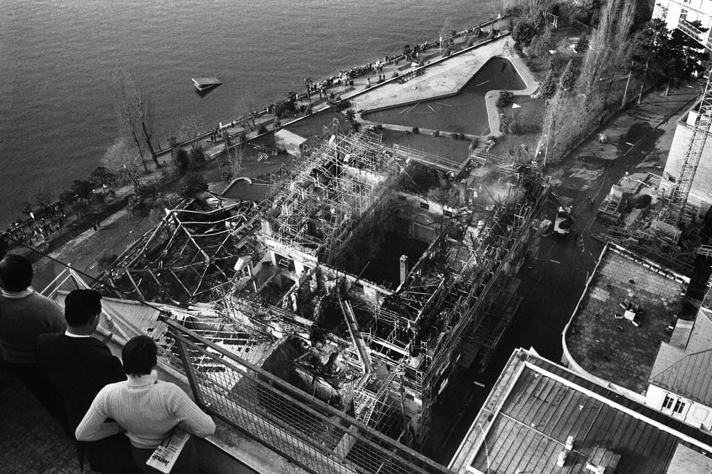 Das Casino von Montreux in Flammen, am 4. Dezember 1971.