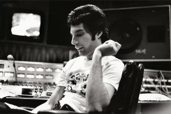 Freddie Mercury beim Abmischen von „Live Killers“ in den Mountain Studios, 1979.
