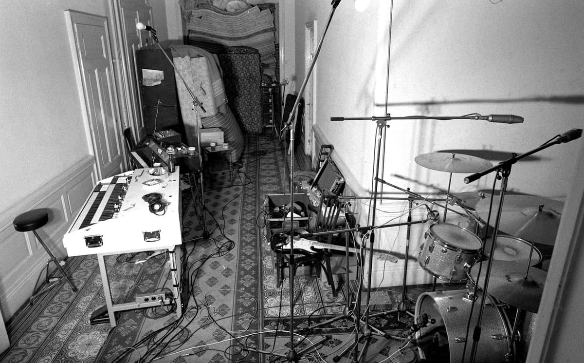 Der zum Aufnahmestudio umgebaute Korridor des Grand Hôtel, Dezember 1971.
