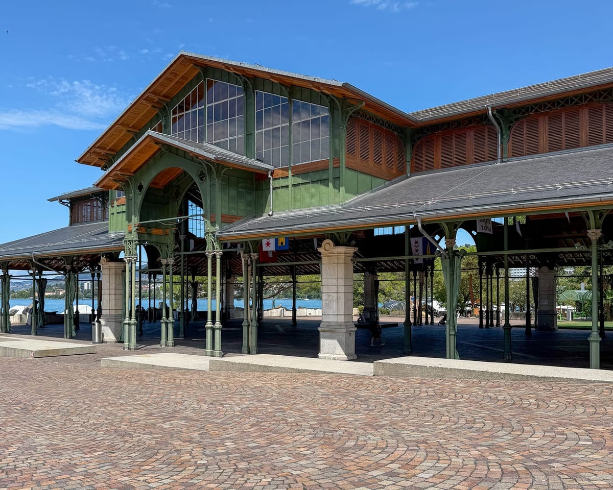 Die Markthalle an der Place du Marché, Ausgangspunkt der Rundgänge.