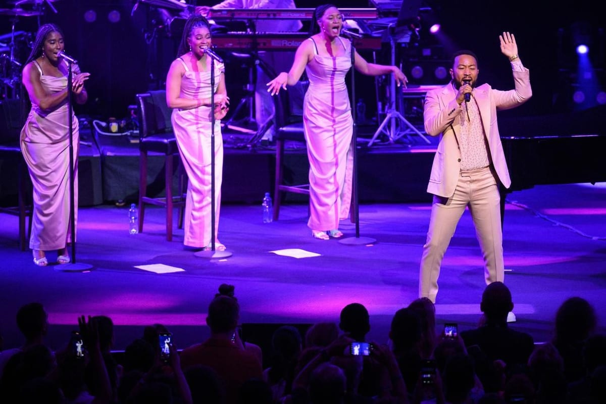 John Legend auf der Bühne des Auditorium Stravinski beim 56. Montreux Jazz Festival, 4. Juli 2022.