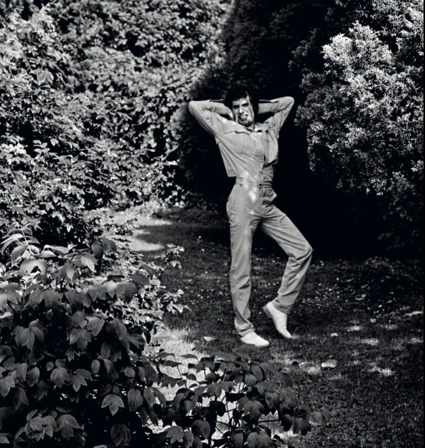 Freddie Mercury in den Gärten des Hotels Eden au Lac (1978).