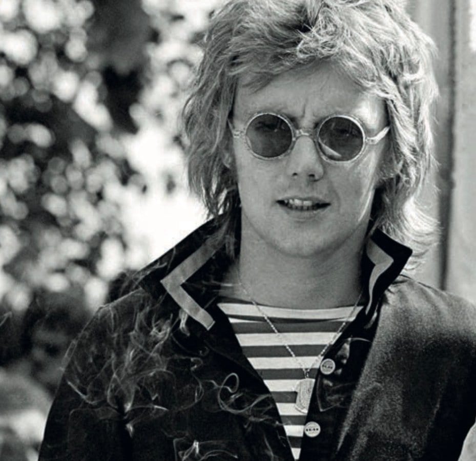 Roger Taylor in den Gärten des Hotels Eden au Lac (1978).